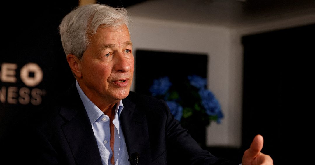 Jamie Dimon, patron de JPMorgan Chase, met en garde contre l’incertitude mondiale