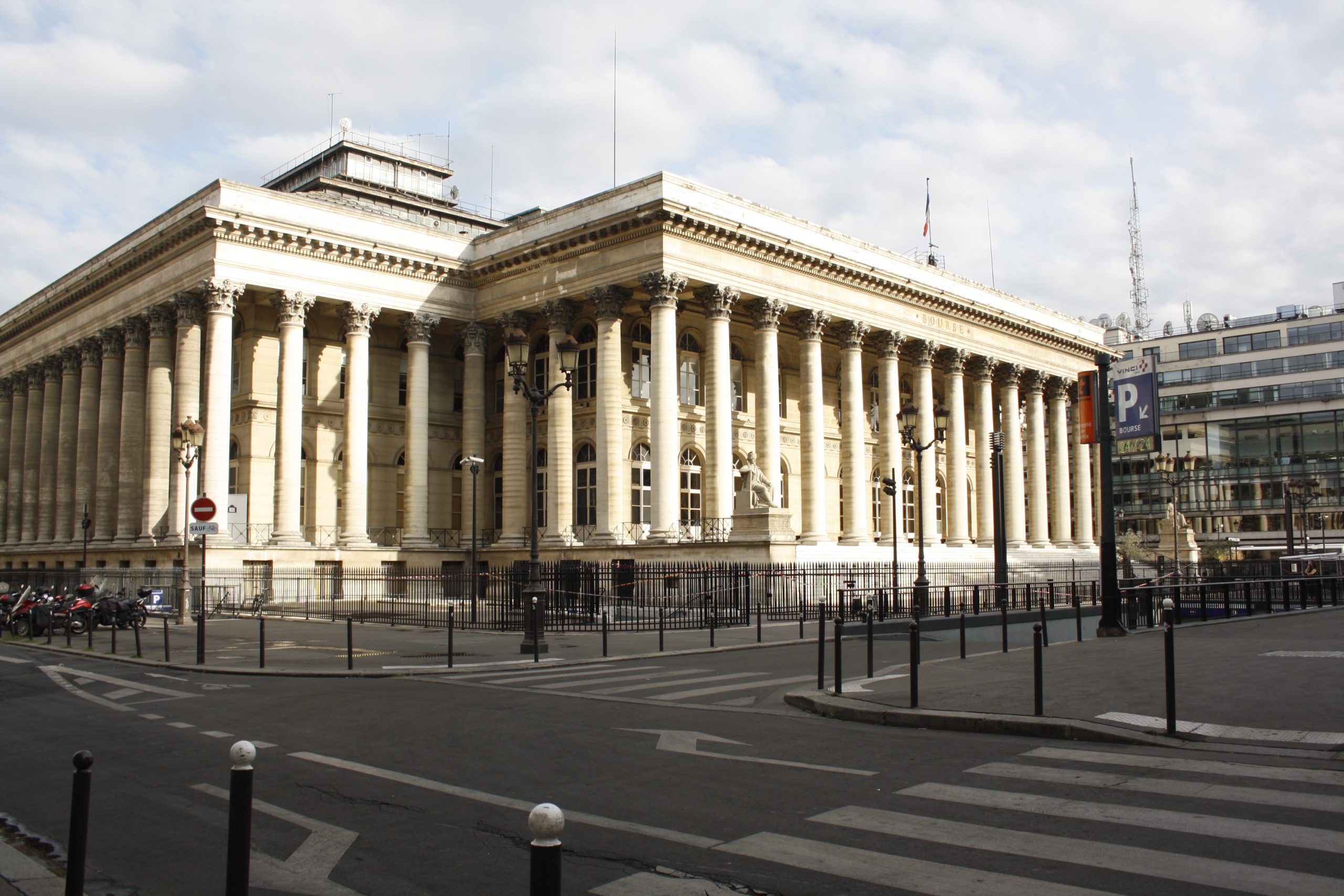 CAC 40 : La Bourse se stabilise malgré l&rsquo;impressionnant bond du chômage aux Etats-Unis