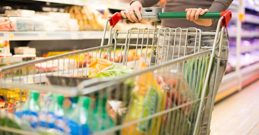 Les produits alimentaires à bas prix dominent le marché et stimulent l’inflation