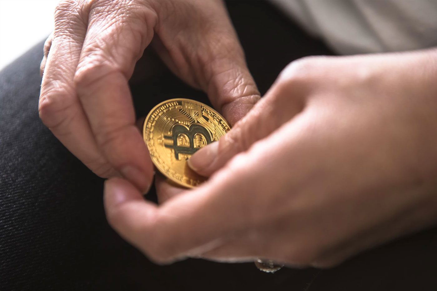 Les banques qui interdisent à leurs clients d’acheter les cryptomonnaies.. et les plus ouvertes