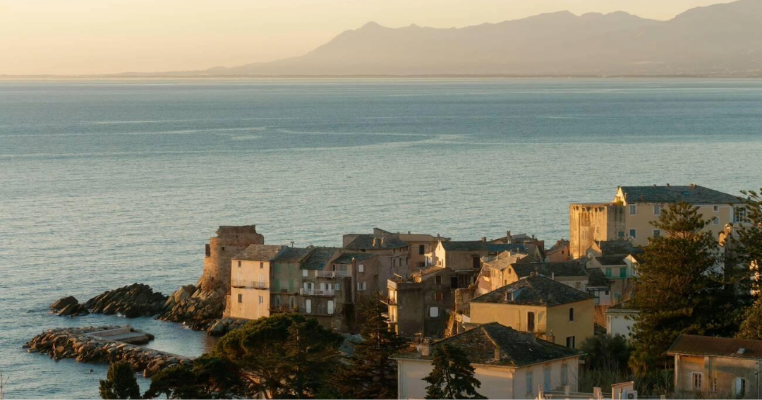 Faible vacance, pénurie de logements permanents en Corse