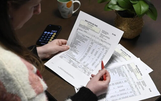 Choc pétrolier : l’inflation repousse le retour des salaires au niveau de 2021