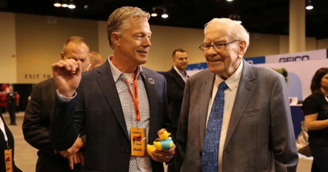 Berkshire Hathaway : Warren Buffett rend hommage à Charlie Munger
